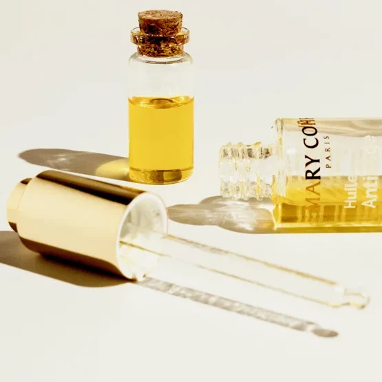 Mary Cohr Aromatic Anti-Aging Oil | Priešraukšlinė veido aliejus su eteriniais aliejais ir retinolio alternatyva Rétiliss® 30 ml
