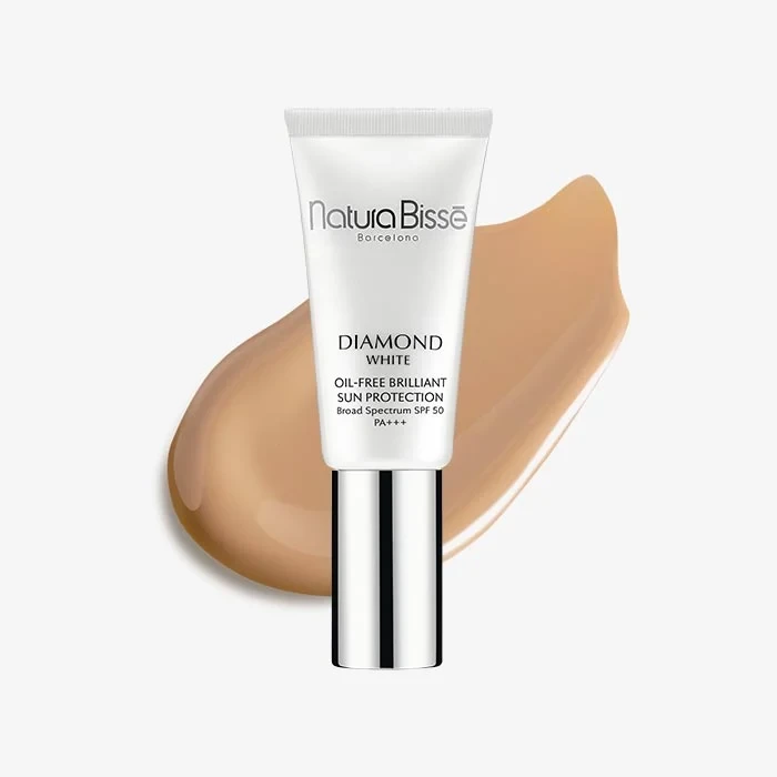 Natura Bissé Diamond SPF 50 PA+++ Oil-Free Brilliant Sun Protection | Šviesinantis toninis veido saulės kremas SPF 50 PA+++ 30 ml