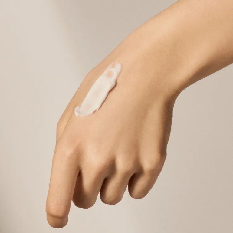 Natura Bissé Diamond Luminous Perfecting Hand Cream | Осветляющий антивозрастной крем для рук против пигментных пятен 75 мл