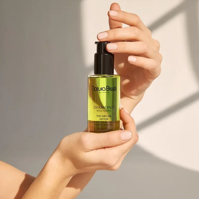 Natura Bissé Diamond Well-Living The Dry Oil – Detox | Valanti ir švarinanti ir subalansuojanti sausoji kūno aliejus su jūros dumblių ir čijos aliejumi 100 ml
