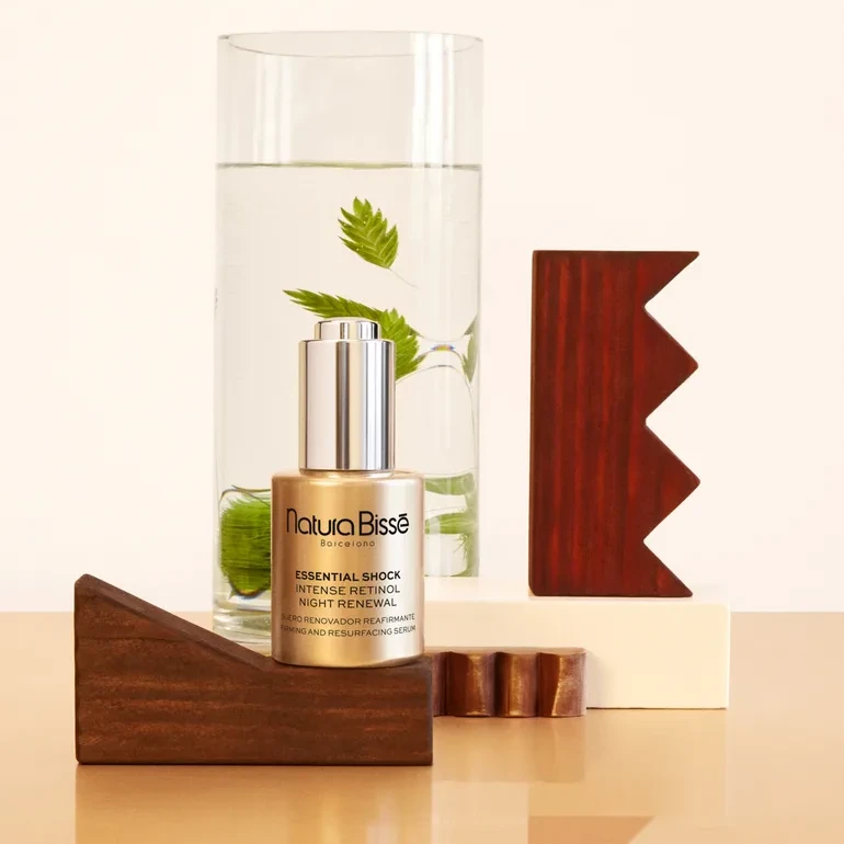 Natura Bissé Essential Shock Intense Retinol Night Renewal | Stiprinantis ir atnaujinantis naktinis retinolio serumas 30 ml