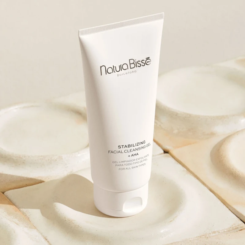 Natura Bissé Stabilizing Facial Cleansing Gel With AHA + PHA | Отшелушивающий очищающий гель для лица с AHA и PHA, 200 мл