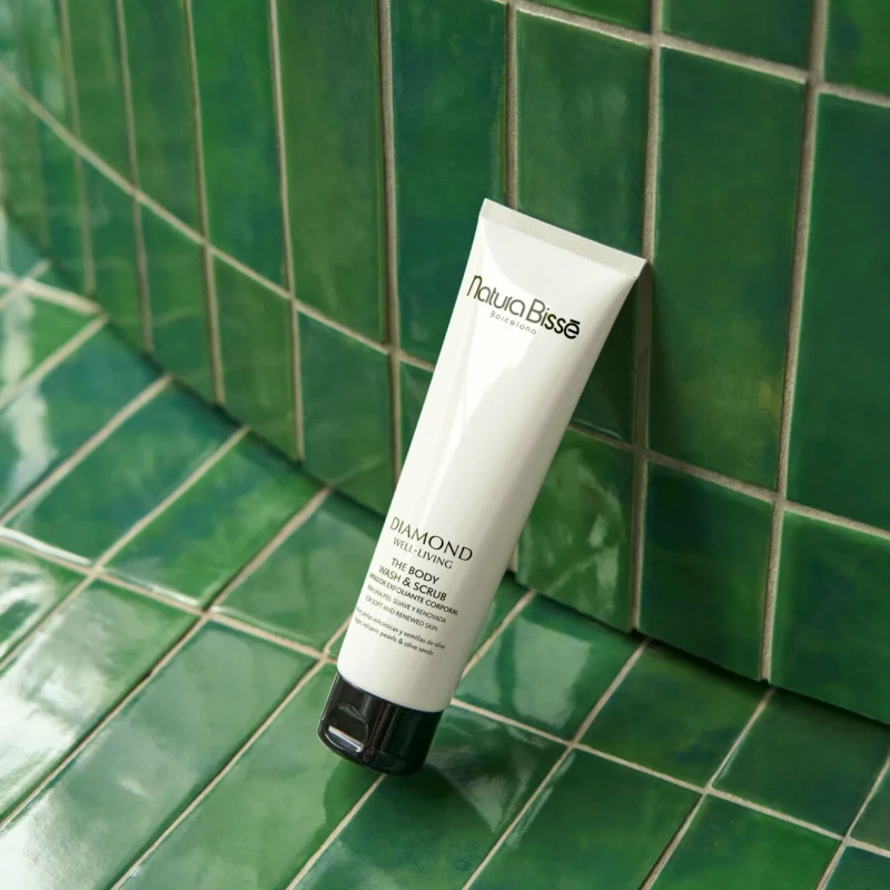 Natura Bissé Diamond Well-Living The Body Wash and Scrub | Valomas ir šveičiamasis kūno šveitiklis 150 ml