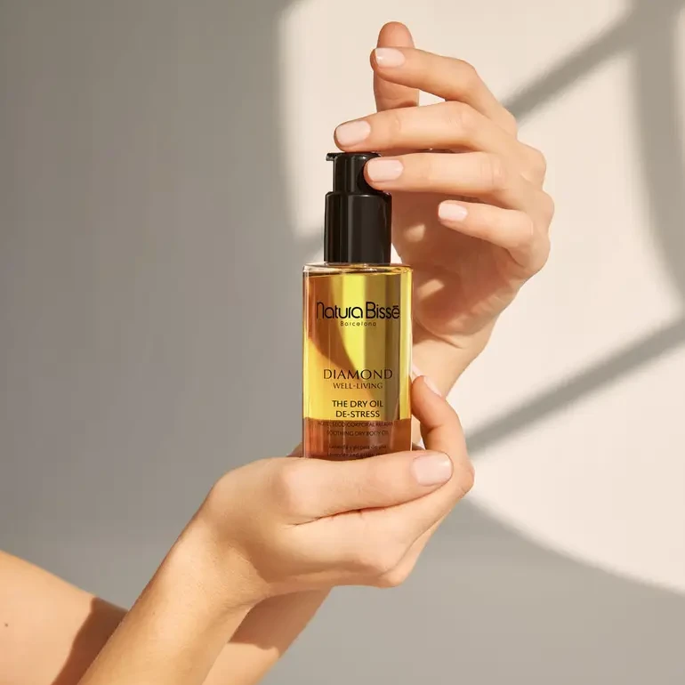 Natura Bissé Diamond Well-Living The Dry Oil – De-Stress | Raminantis sausasis kūno aliejus su levanda ir vynuogių kauliukų aliejumi 100 ml