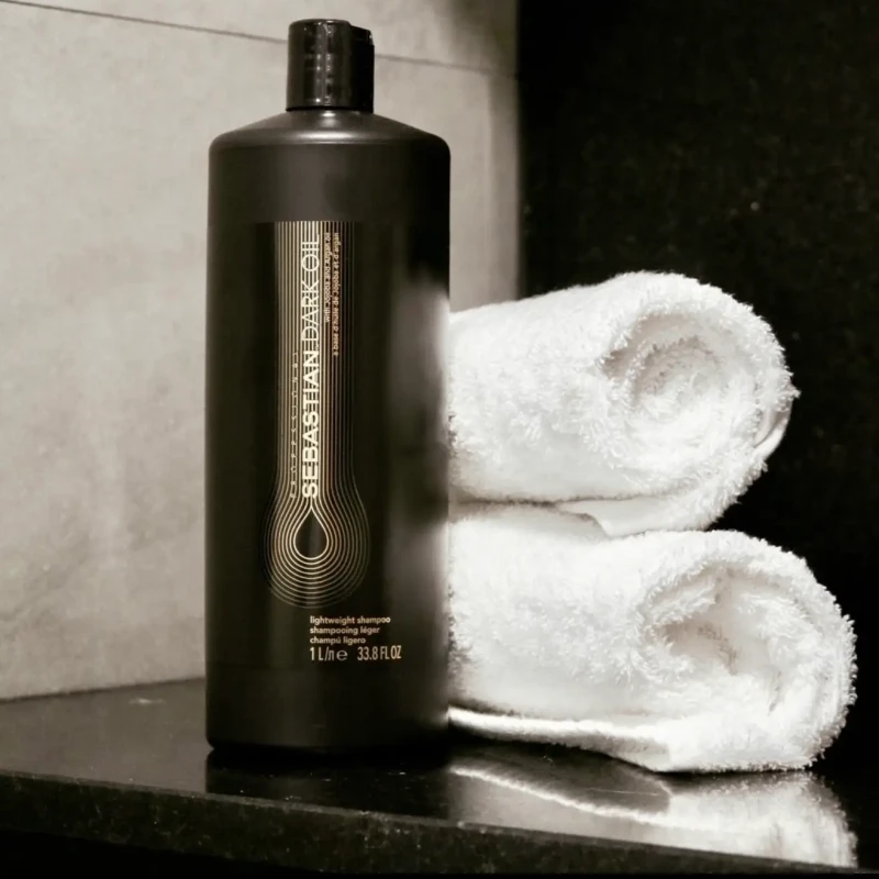 Sebastian Professional Dark Oil Lightweight Conditioner | Lengvas kondicionierius švelniam iššukavimui ir blizgesiui 1000 ml