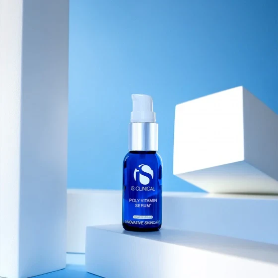 iS Clinical Poly-Vitamin Serum | Atkuriantis ir drėkinantis priešsenėjimą stabdantis serumas 30 ml