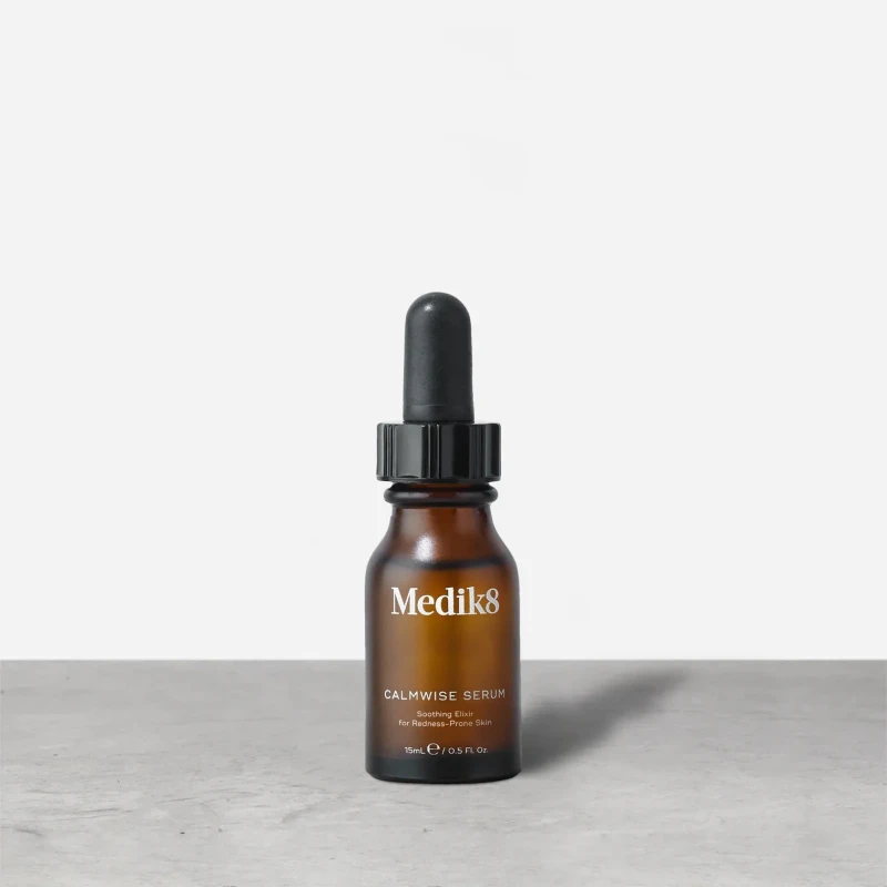 Medik8 Calmwise Serum | Raminamasis serumas jautriai ir paraudusiai odai 15 ml