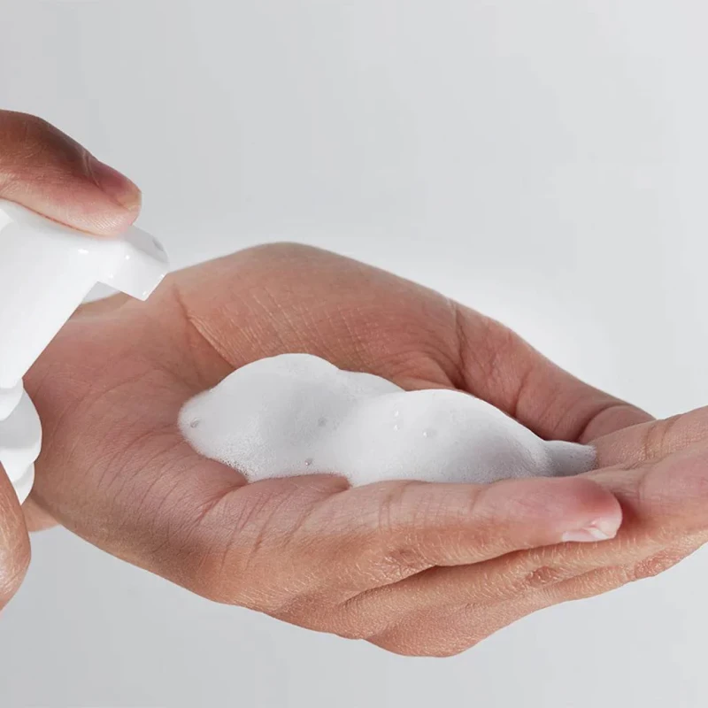 Medik8 Clarifying Foam | Valomosios AHA/BHA putos problematiškai odai 150 ml