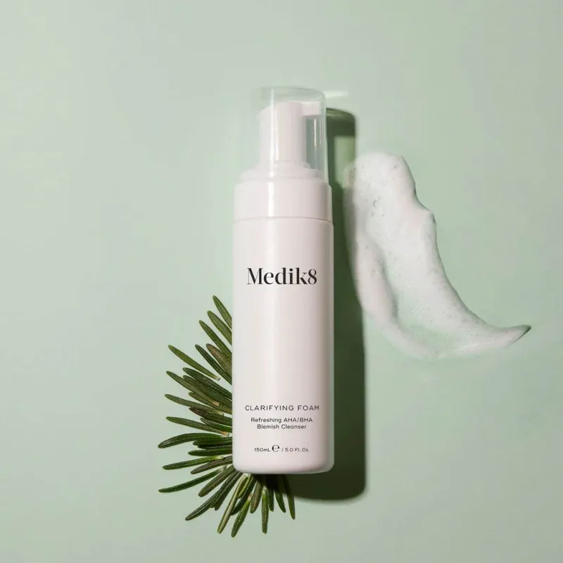Medik8 Clarifying Foam | Valomosios AHA/BHA putos problematiškai odai 150 ml
