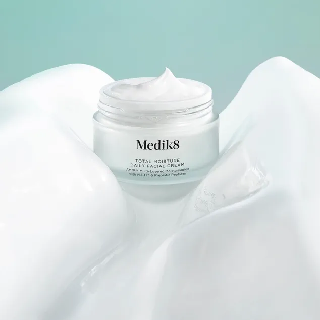Medik8 Total Moisture Daily Facial Cream | Drėkinamasis kasdieninis veido kremas su prebiotiniais peptidais 50 ml
