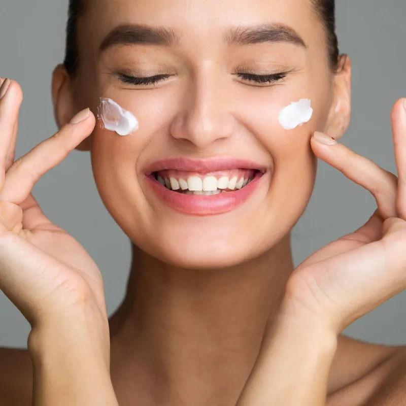 Medik8 Total Moisture Daily Facial Cream | Drėkinamasis kasdieninis veido kremas su prebiotiniais peptidais 50 ml